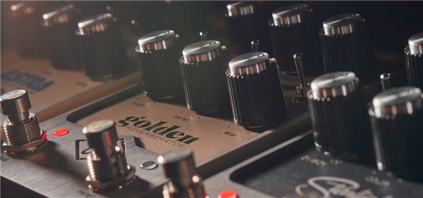 UAFX Golden Reverberator | Universal Audio 