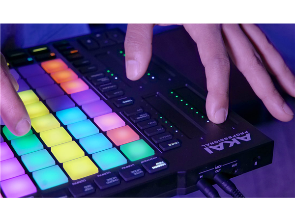 APC64 (rozbalený) | AKAI Professional 