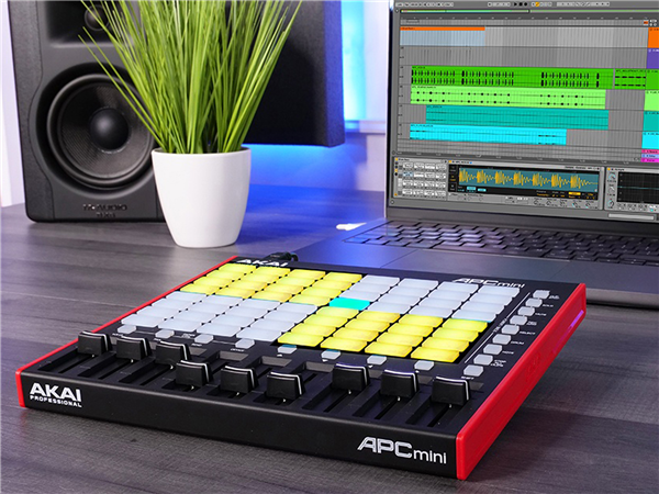 APC Mini MKII | AKAI Professional 