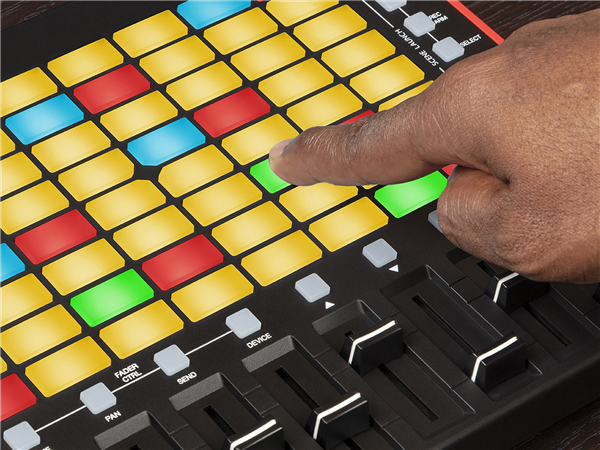 APC Mini MKII | AKAI Professional 