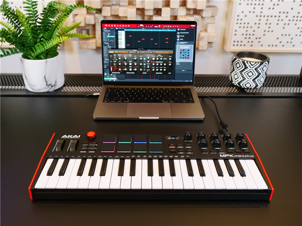 MPK mini Plus | AKAI Professional 