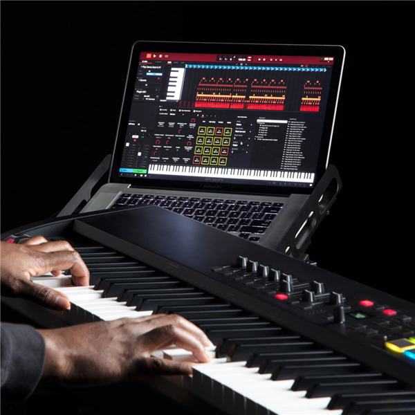 Hammer 88 PRO | M-Audio 