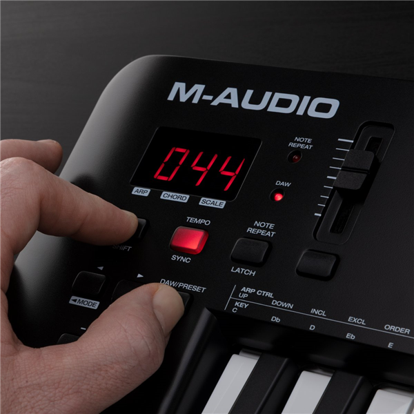 Oxygen 25 MK5 | M-Audio 