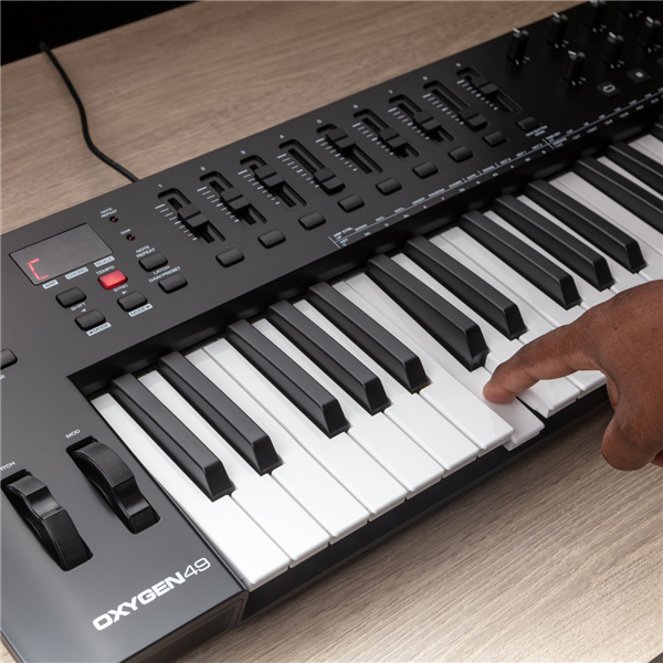 Oxygen 49 MK5 | M-Audio 