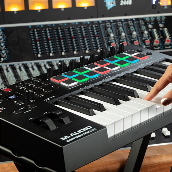 Oxygen PRO 25 | M-Audio 