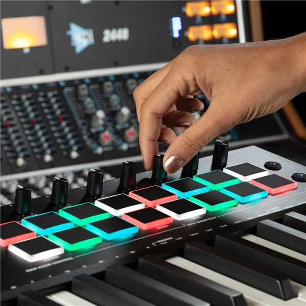 Oxygen PRO 25 | M-Audio 