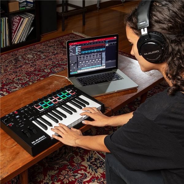 Oxygen PRO 25 | M-Audio 