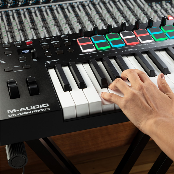 Oxygen PRO 25 | M-Audio 