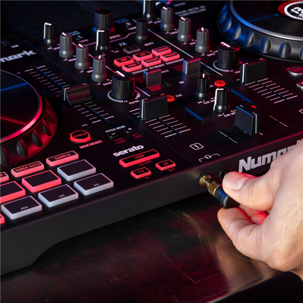 Mixtrack Platinum FX | Numark 