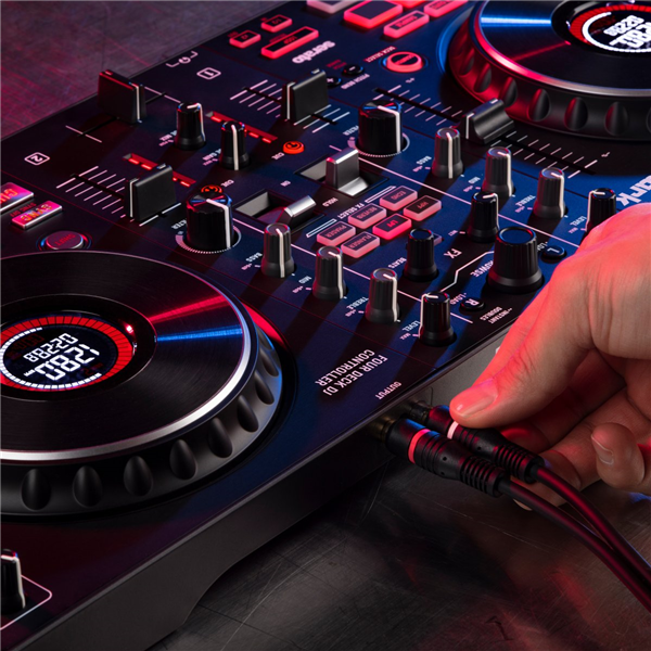 Mixtrack Platinum FX | Numark 