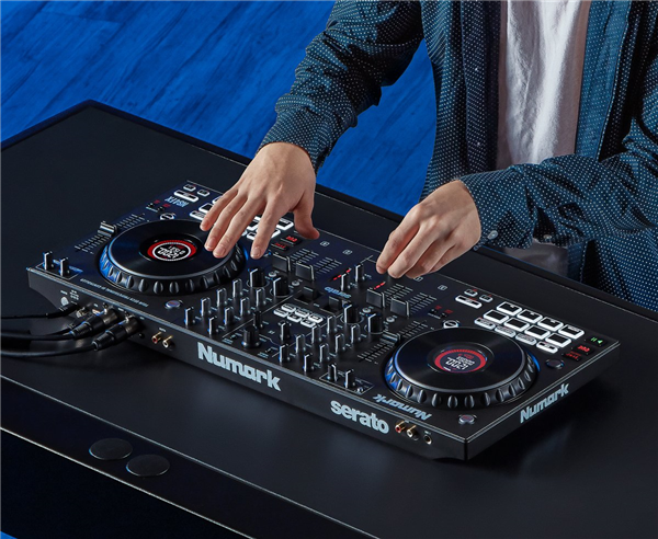 NS4FX | Numark 