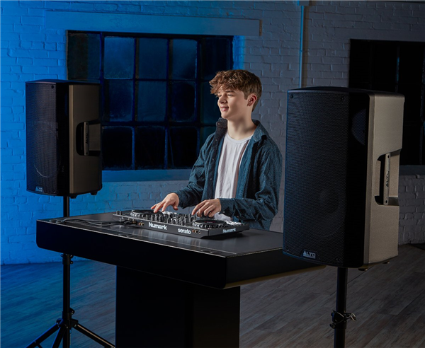NS4FX | Numark 