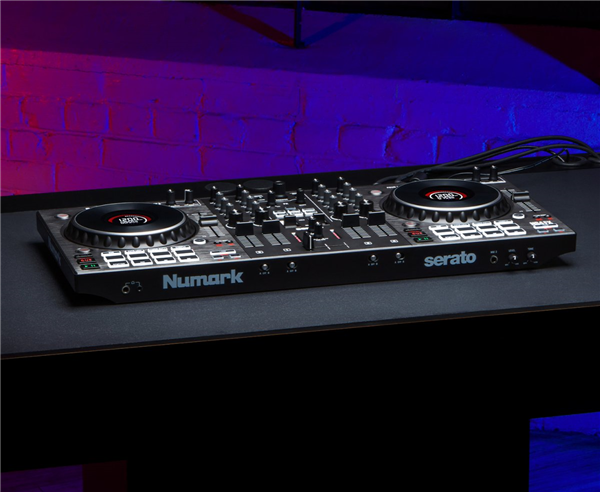 NS4FX | Numark 