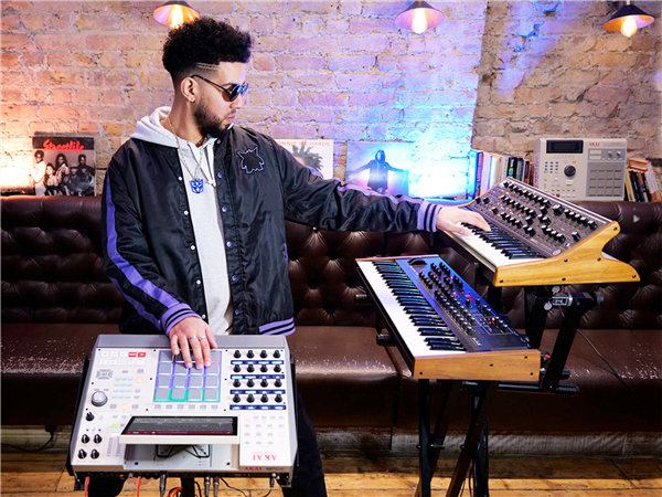 MPC X SE | AKAI Professional 