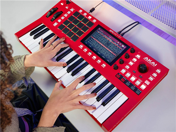 MPC KEY 37 | AKAI Professional 