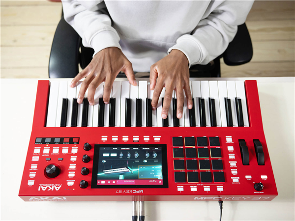 MPC KEY 37 | AKAI Professional 