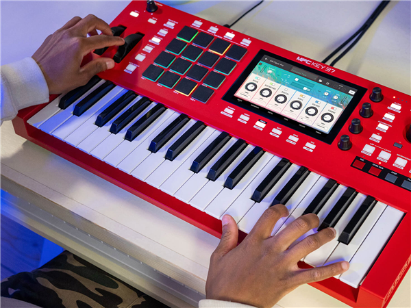 MPC KEY 37 | AKAI Professional 