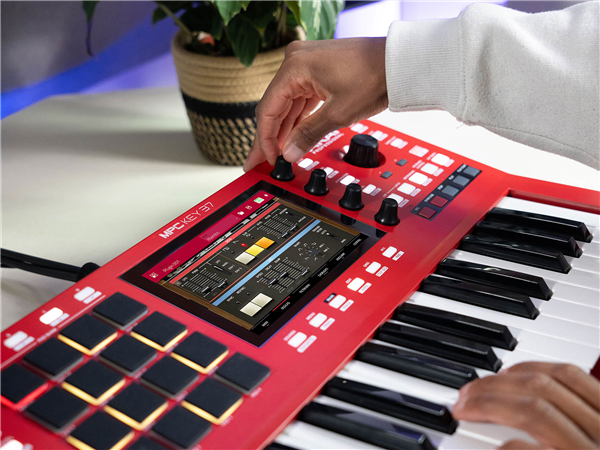 MPC KEY 37 | AKAI Professional 