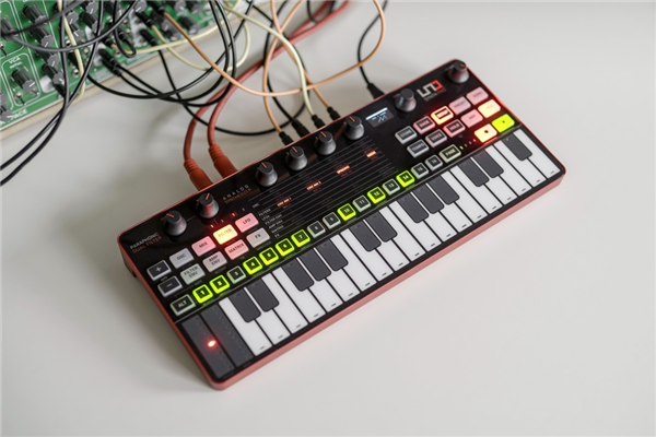 UNO Synth Pro Desktop | IK Multimedia 