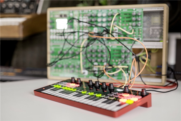 UNO Synth Pro Desktop | IK Multimedia 