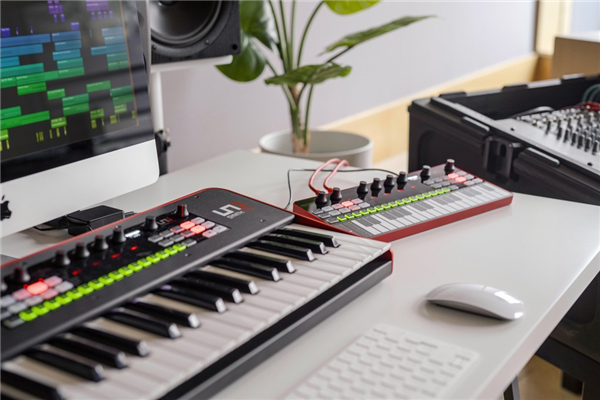 UNO Synth Pro Desktop | IK Multimedia 