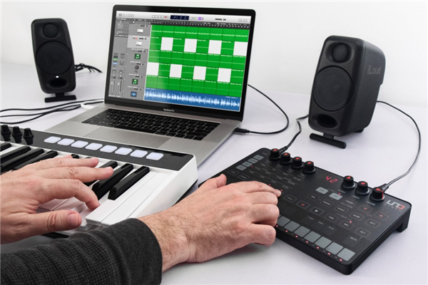 UNO Synth | IK Multimedia 