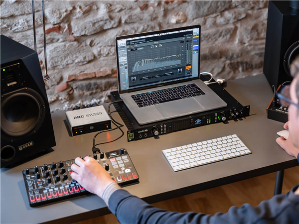 ARC Studio | IK Multimedia 