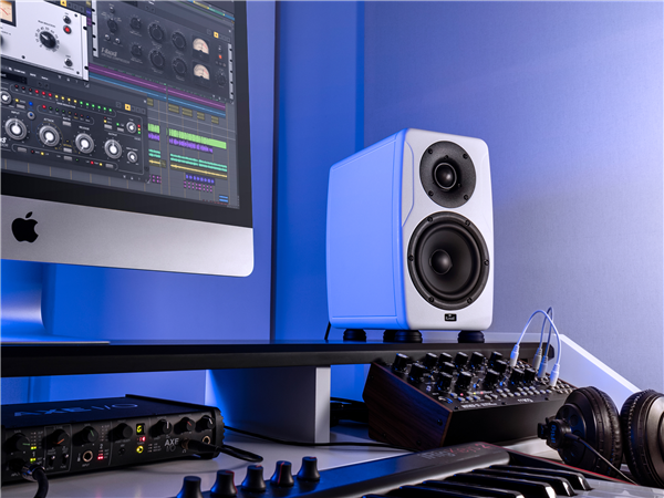 iLoud Precision 5 - White | IK Multimedia 