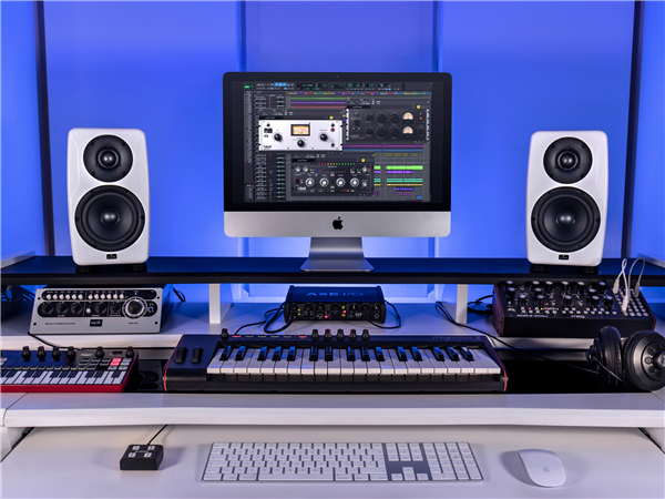 iLoud Precision 5 - White | IK Multimedia 