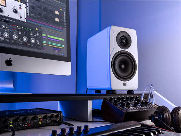 iLoud Precision 6 - White | IK Multimedia 