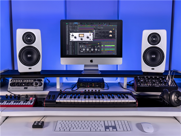 iLoud Precision 6 - White | IK Multimedia 