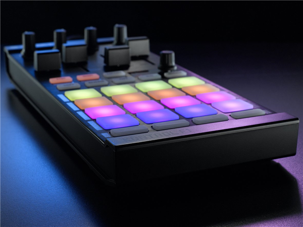 Traktor Kontrol F1 | Native Instruments 